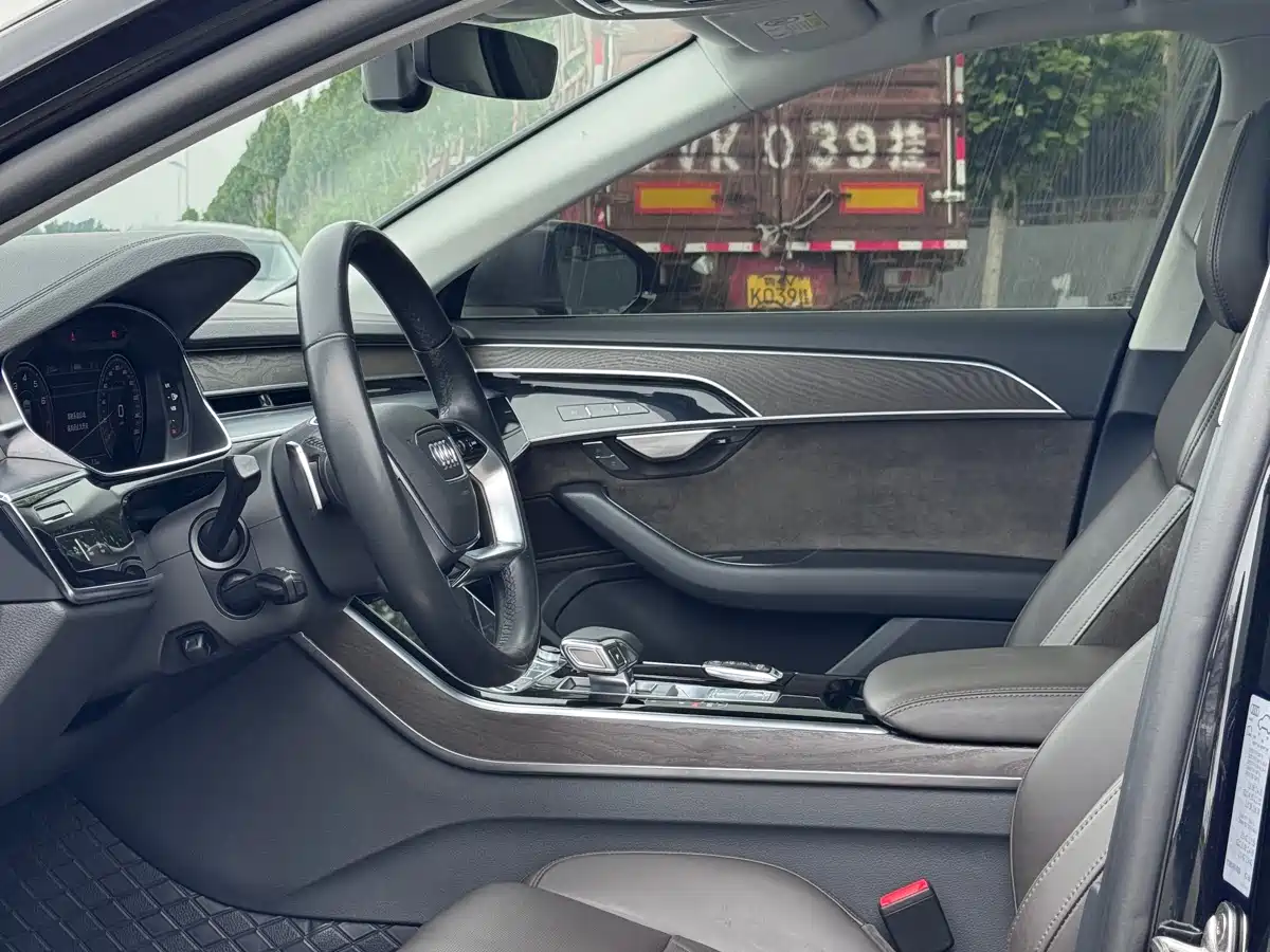 Audi A8 2021 A8L 50 TFSI quattro Comfort фото 4