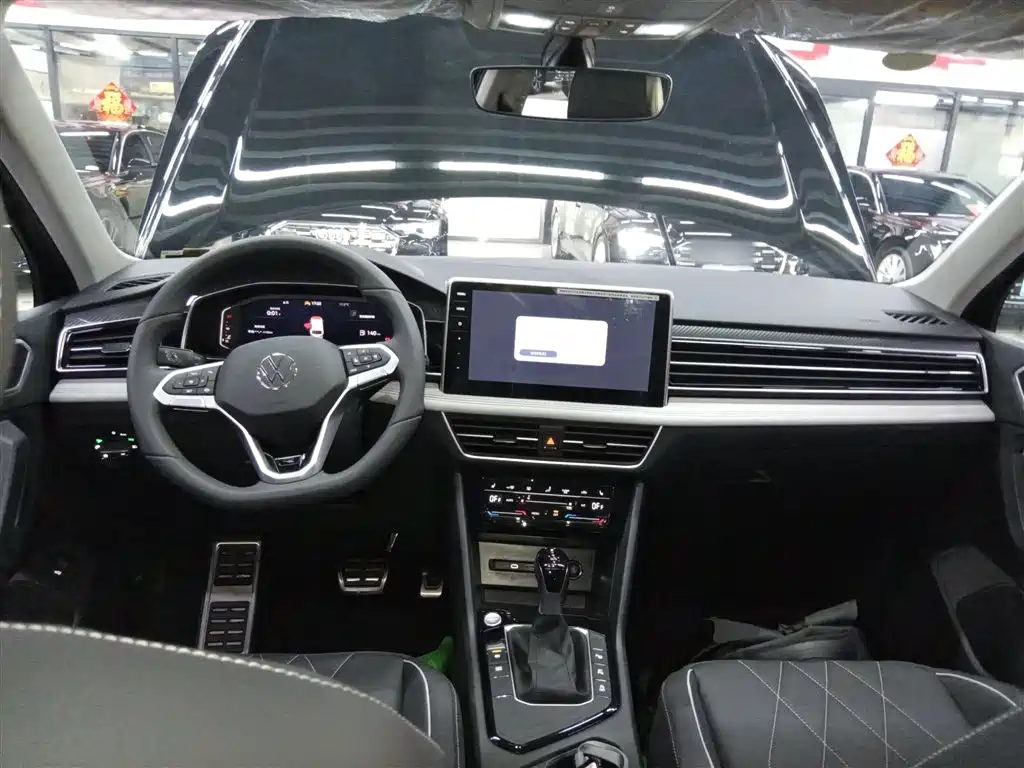 Volkswagen Tiguan L 2025 330TSI Automatic 2WD R-Line Dragon Glory Edition фото 6