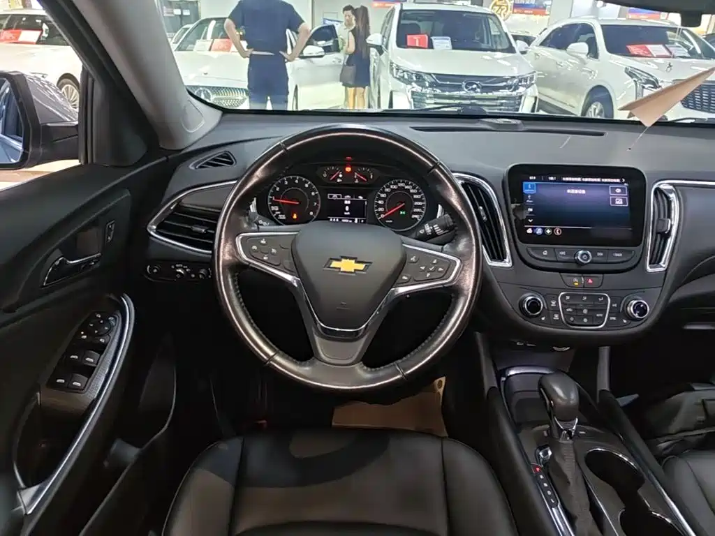Photo 11 - Chevrolet Malibu XL