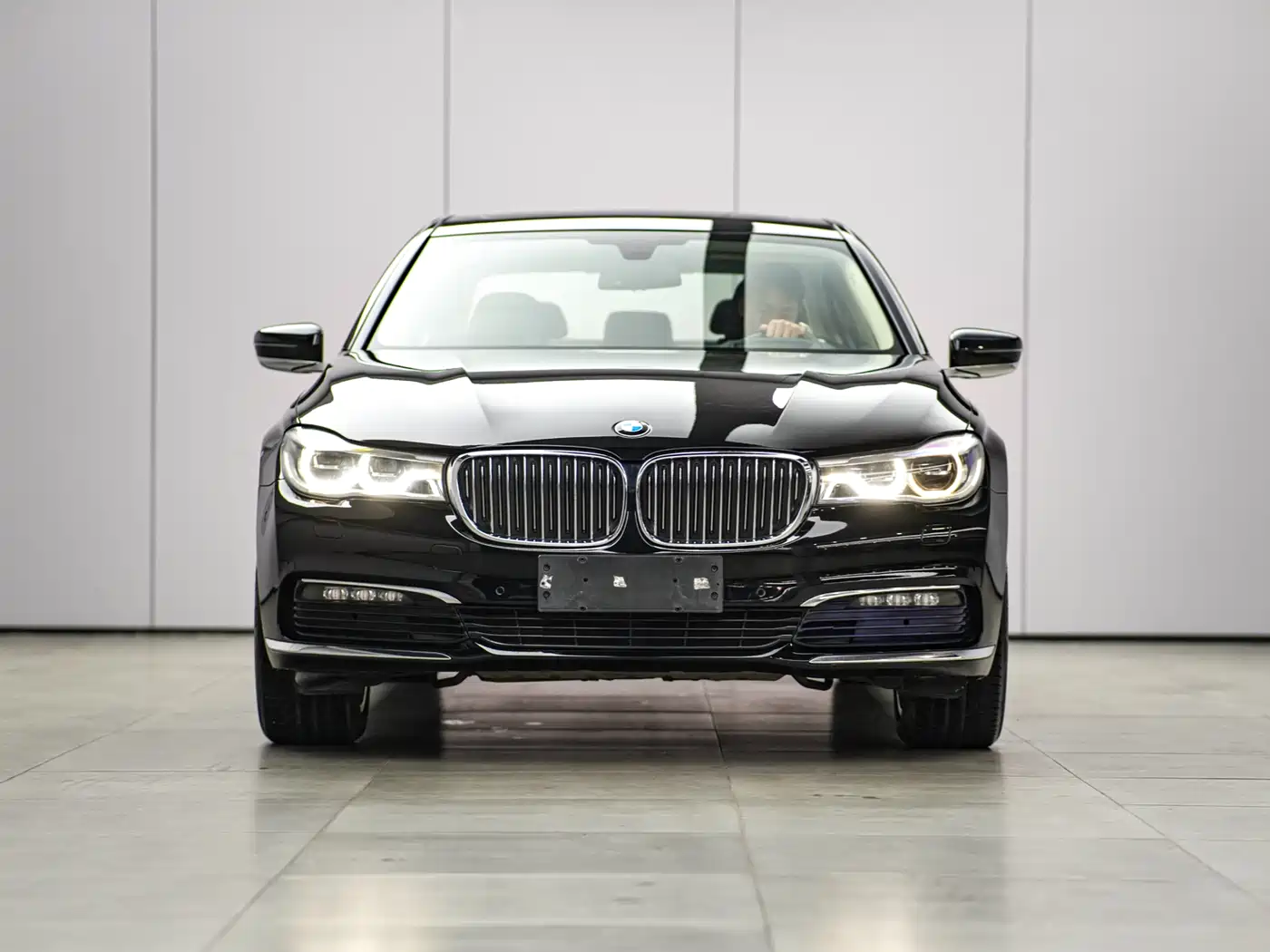 BMW 7 Series 2016 740Li Leading Edition фото 3