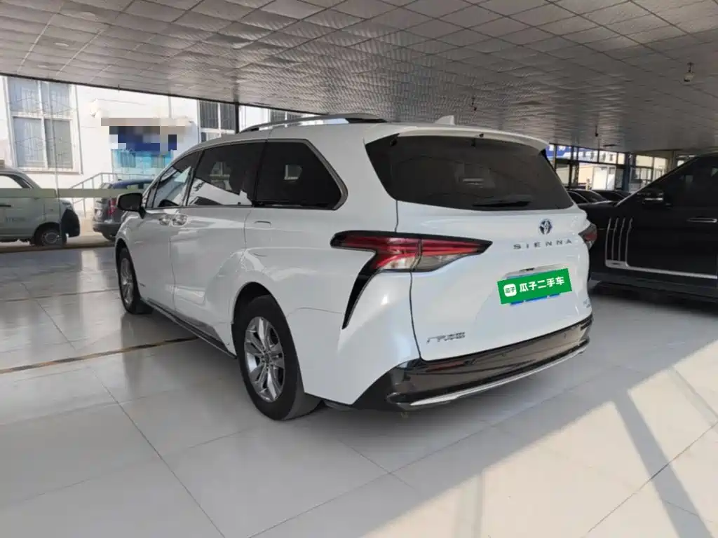 Фото 5 - Toyota Sienna