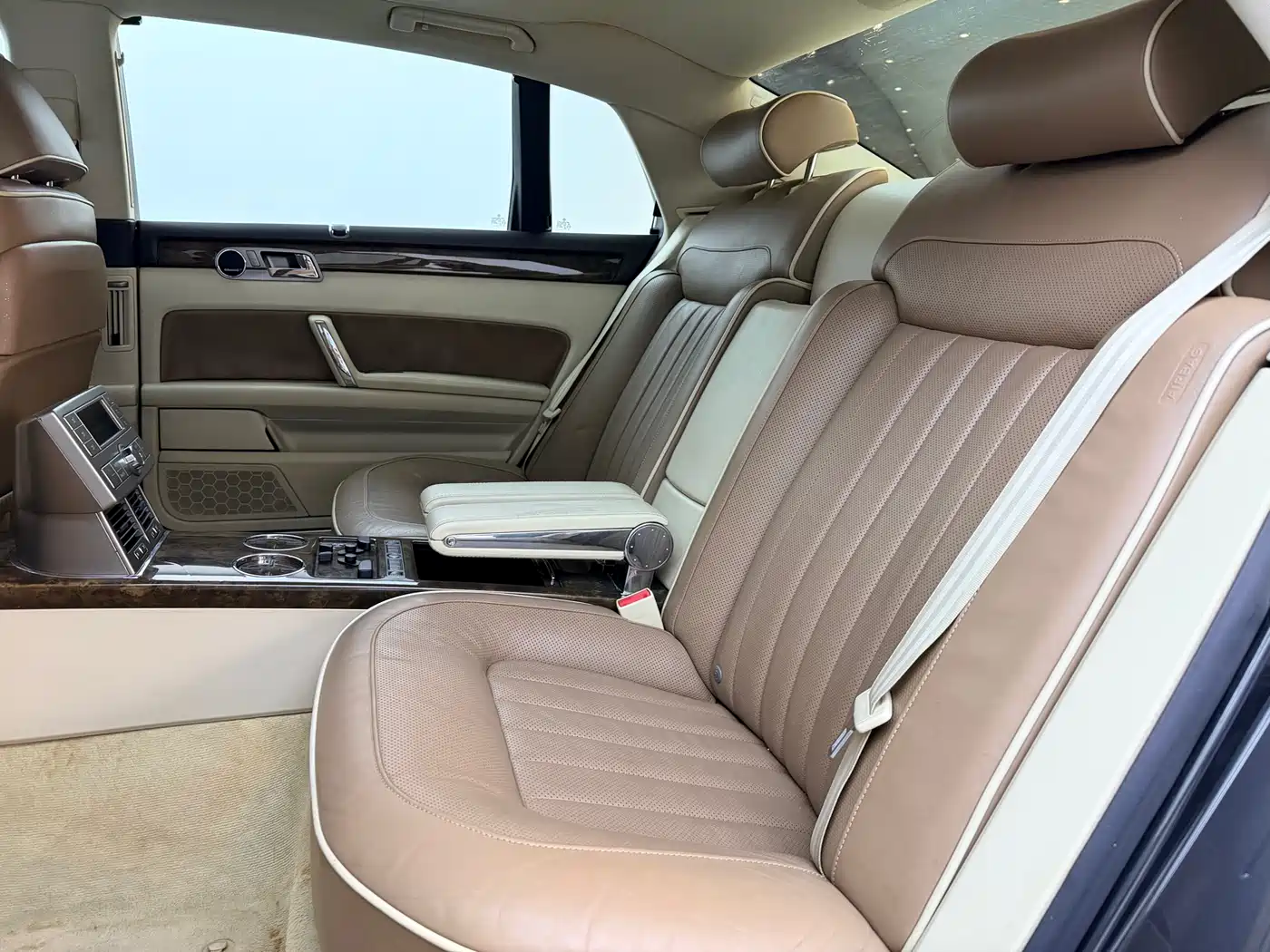 Volkswagen Phaeton 2011 3.6L V6 4-seat Long Wheelbase Individual фото 10