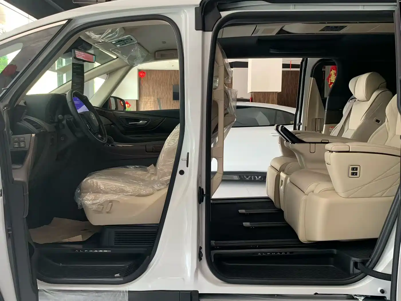 Toyota Alphard 2024 Hybrid 2.5L Ultimate Enjoyment Edition фото 8