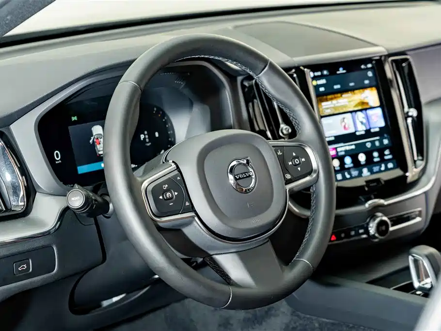 Фото 10 - Volvo XC60