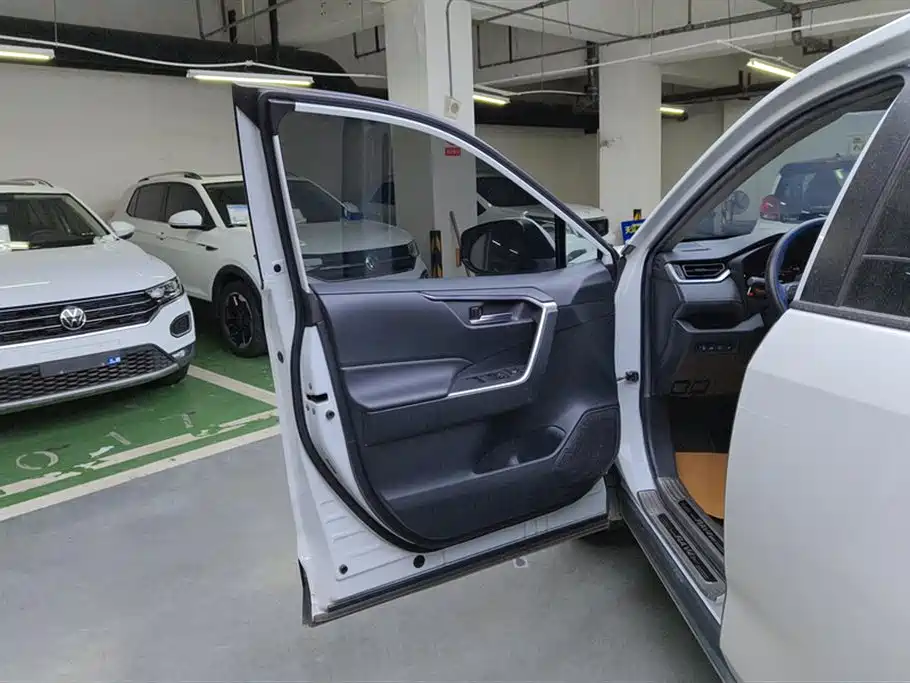 Toyota RAV4 Rongfang 2021 2.0L CVT 2WD Trend фото 7