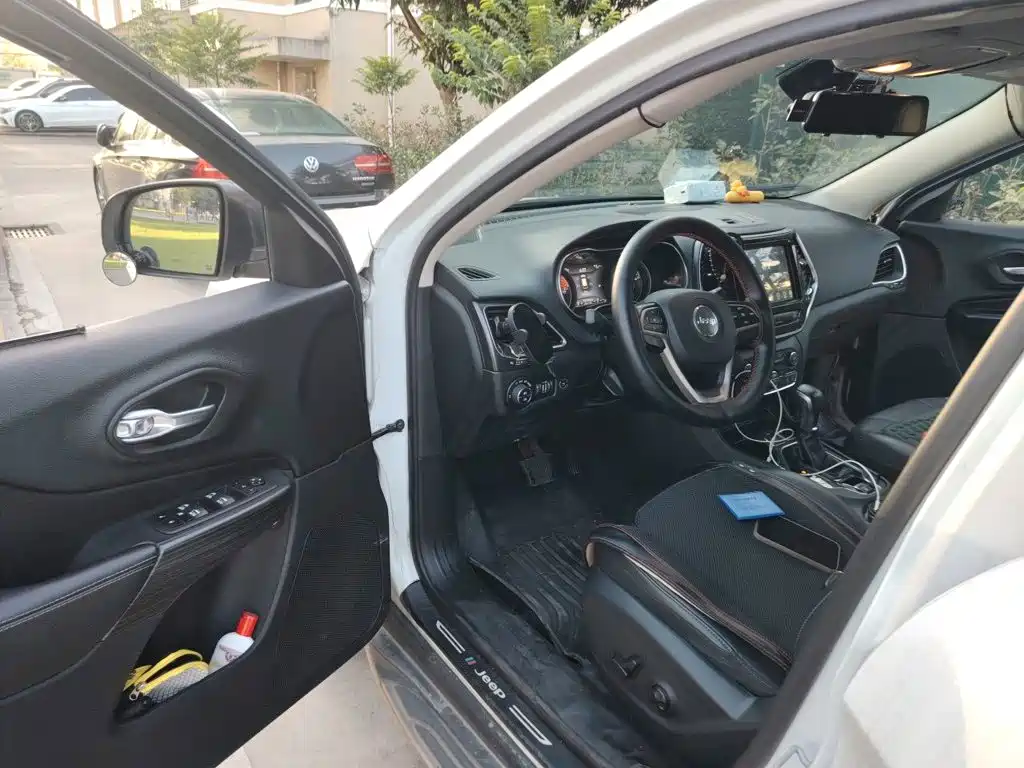 Jeep Cherokee 2020 2019 2.0T 2WD Premium Edition China VI