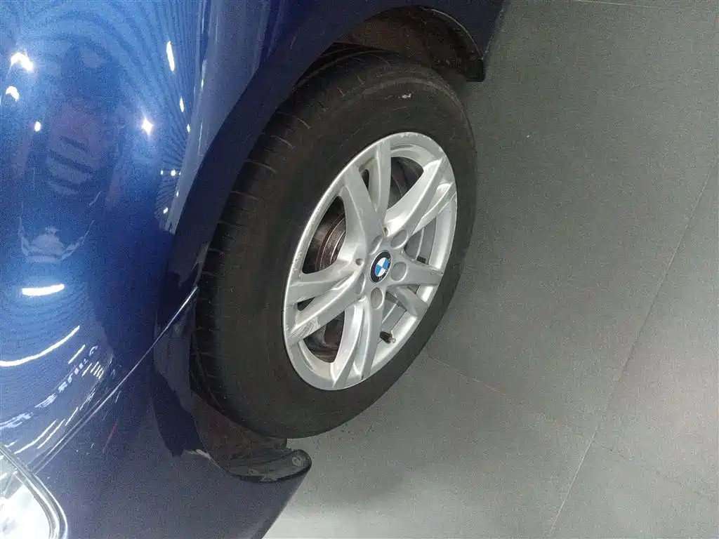 BMW 2 Series Touring 2016 218i Leading фото 25