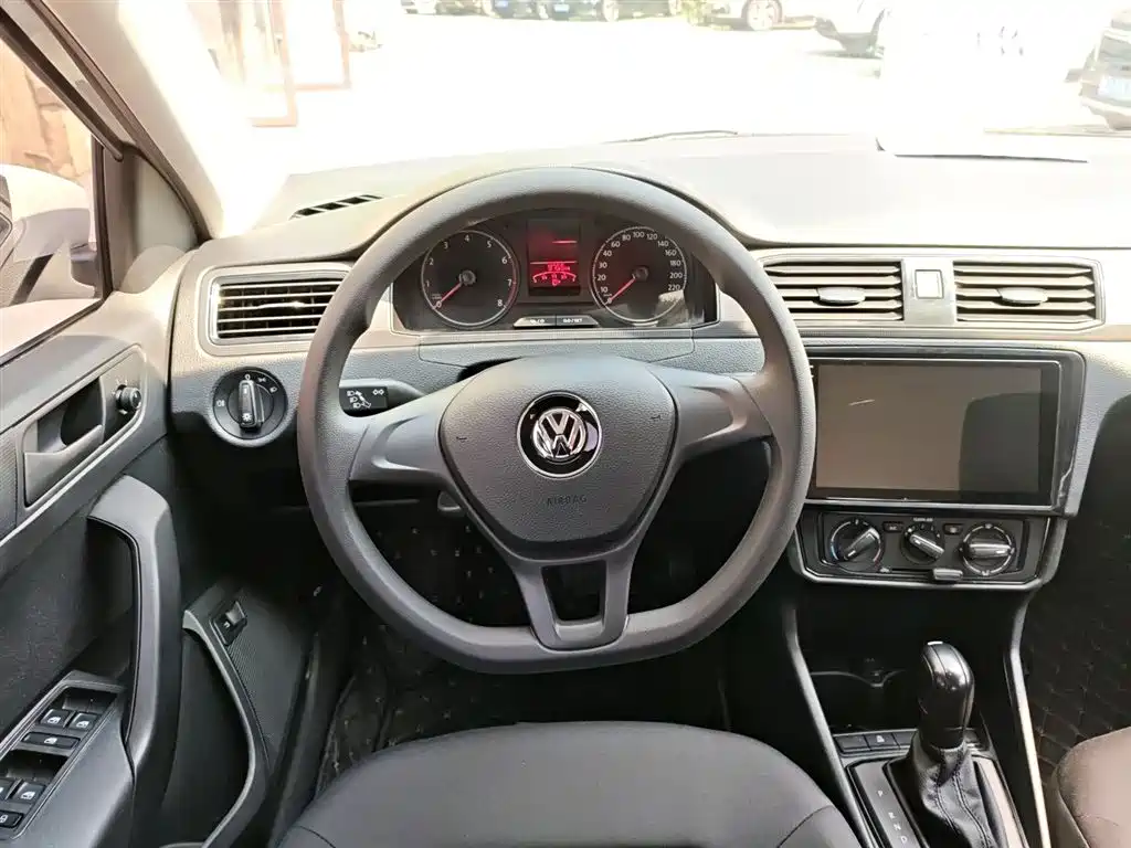 VOLKSWAGEN SANTANA
