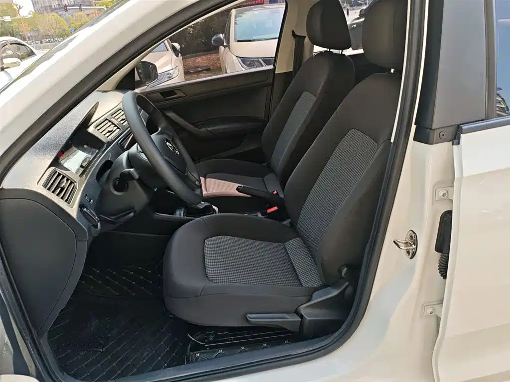 VOLKSWAGEN SANTANA