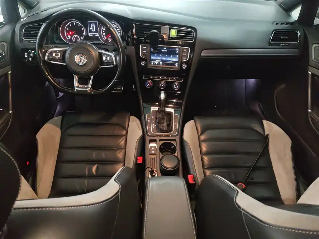 Volkswagen Golf 2017 280TSI Auto R-Line Millionth Anniversary Edition фото 10