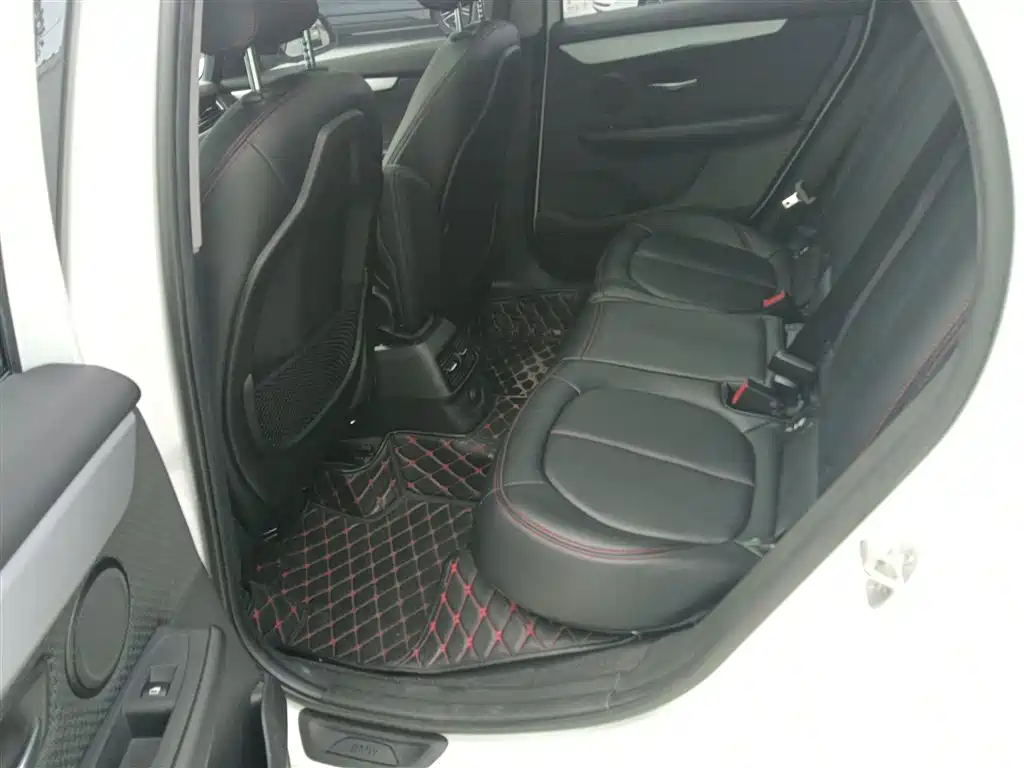BMW 2 Series Touring 2016 218i Leading фото 13