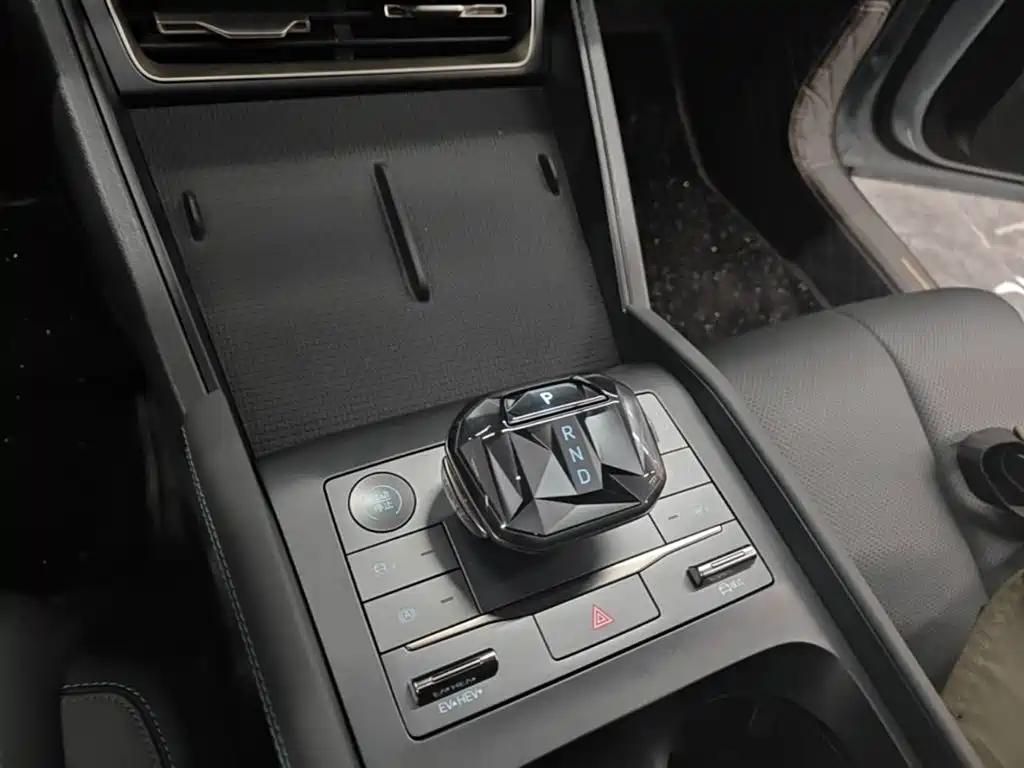 BYD Qin L 2024 DM-i 80KM Leading Edition фото 14
