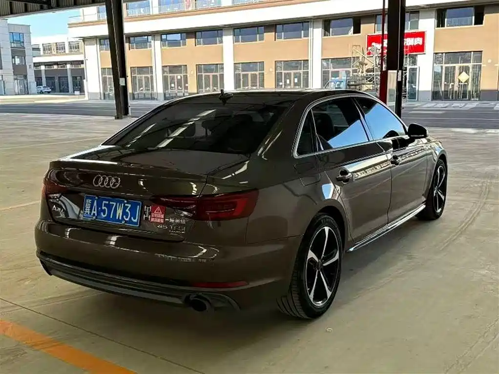Audi A4L 2018 30th Anniversary 45 TFSI quattro Personality Sport фото 8