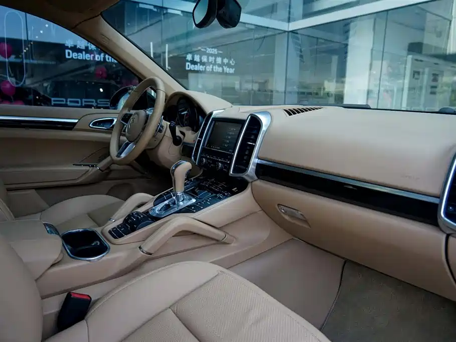 صورة 15 - Porsche Cayenne