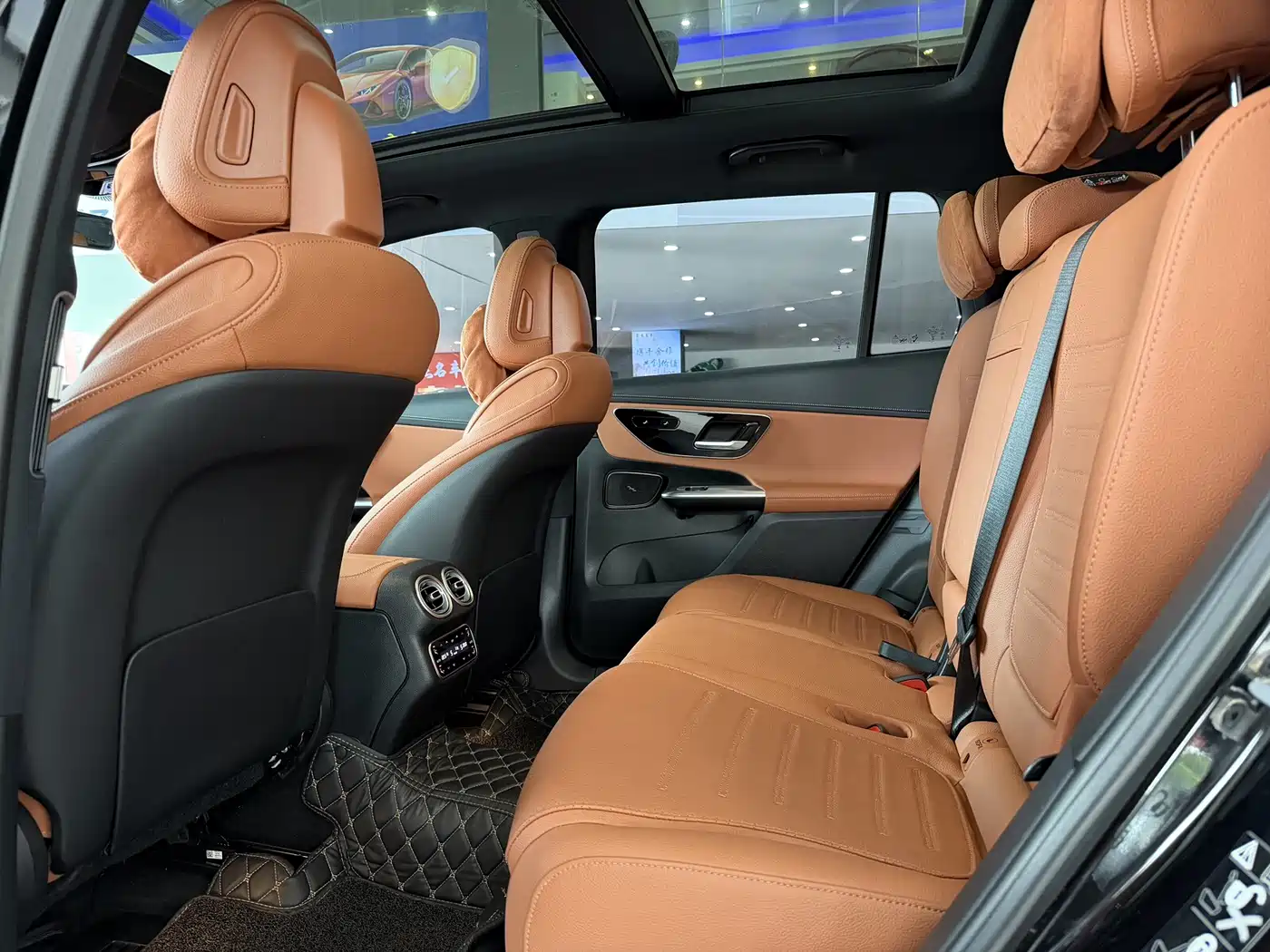 Mercedes-Benz GLC 2023 Facelift GLC 260 L 4MATIC Luxury 7-Seater фото 6