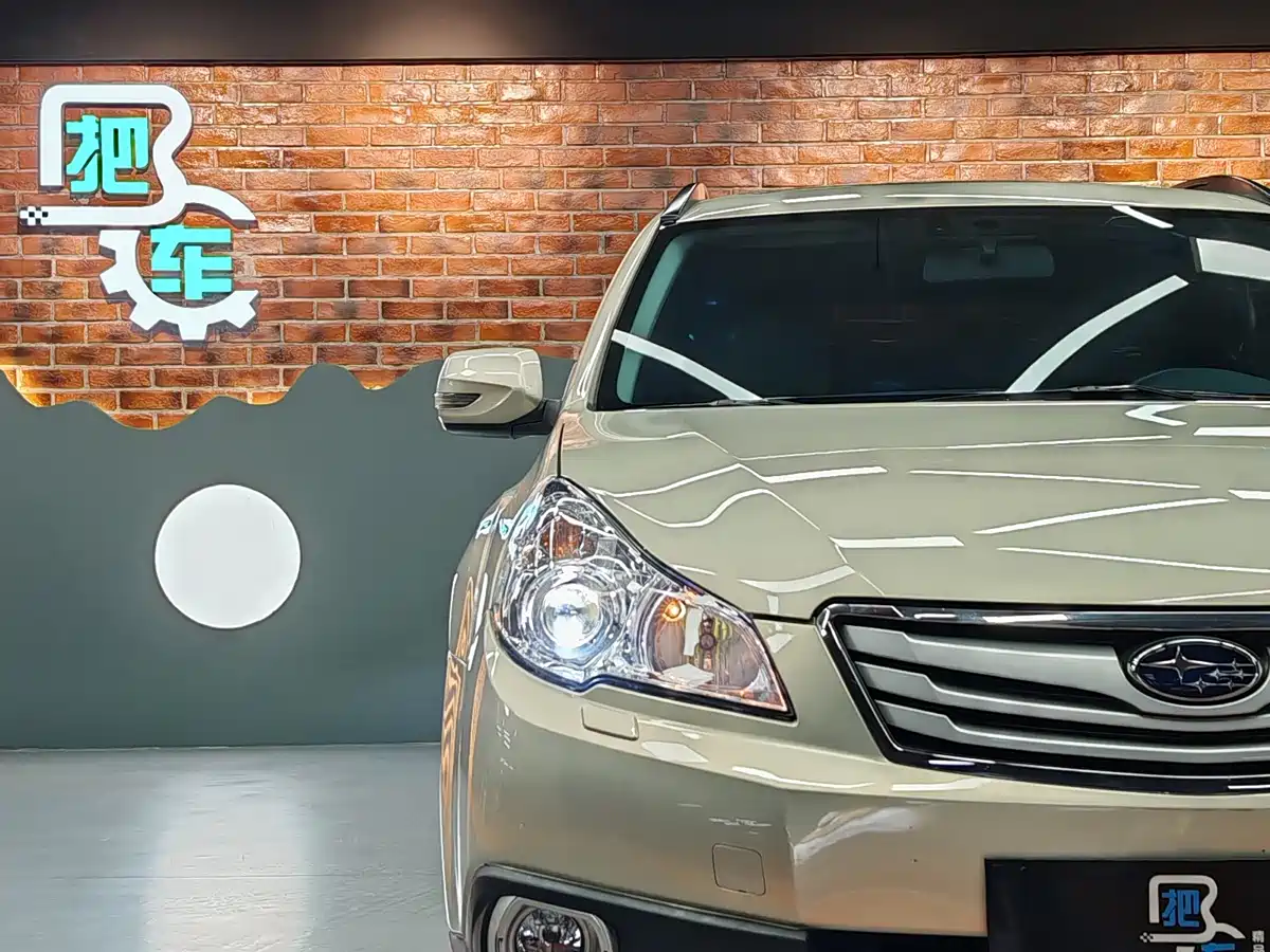 Subaru Outback 2011 2.5i Luxury Navigation Edition фото 8
