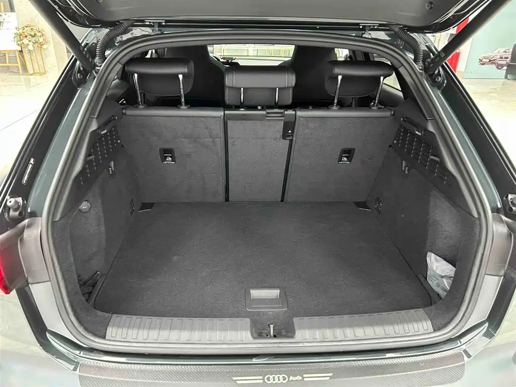 Audi A3 2024 Model Sportback 35 TFSI RS Edition фото 16