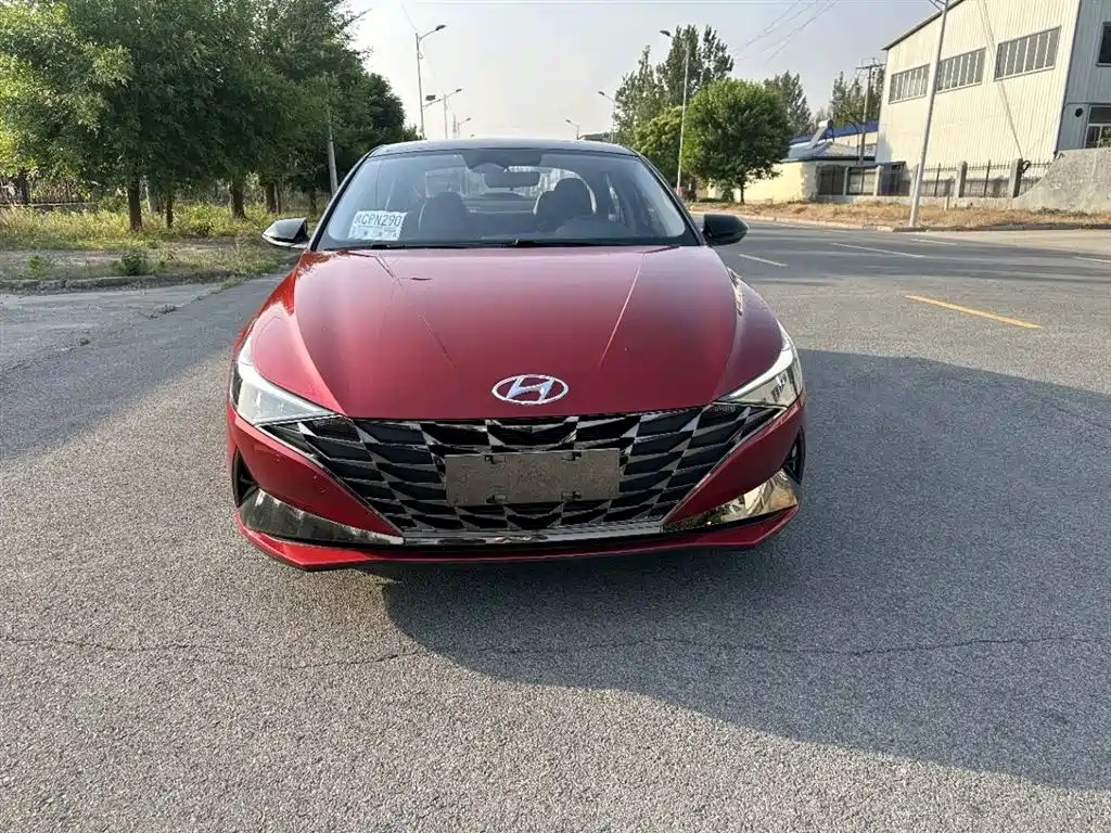 Hyundai Elantra 2021 1.5L CVT LUX Premium Edition фото 2