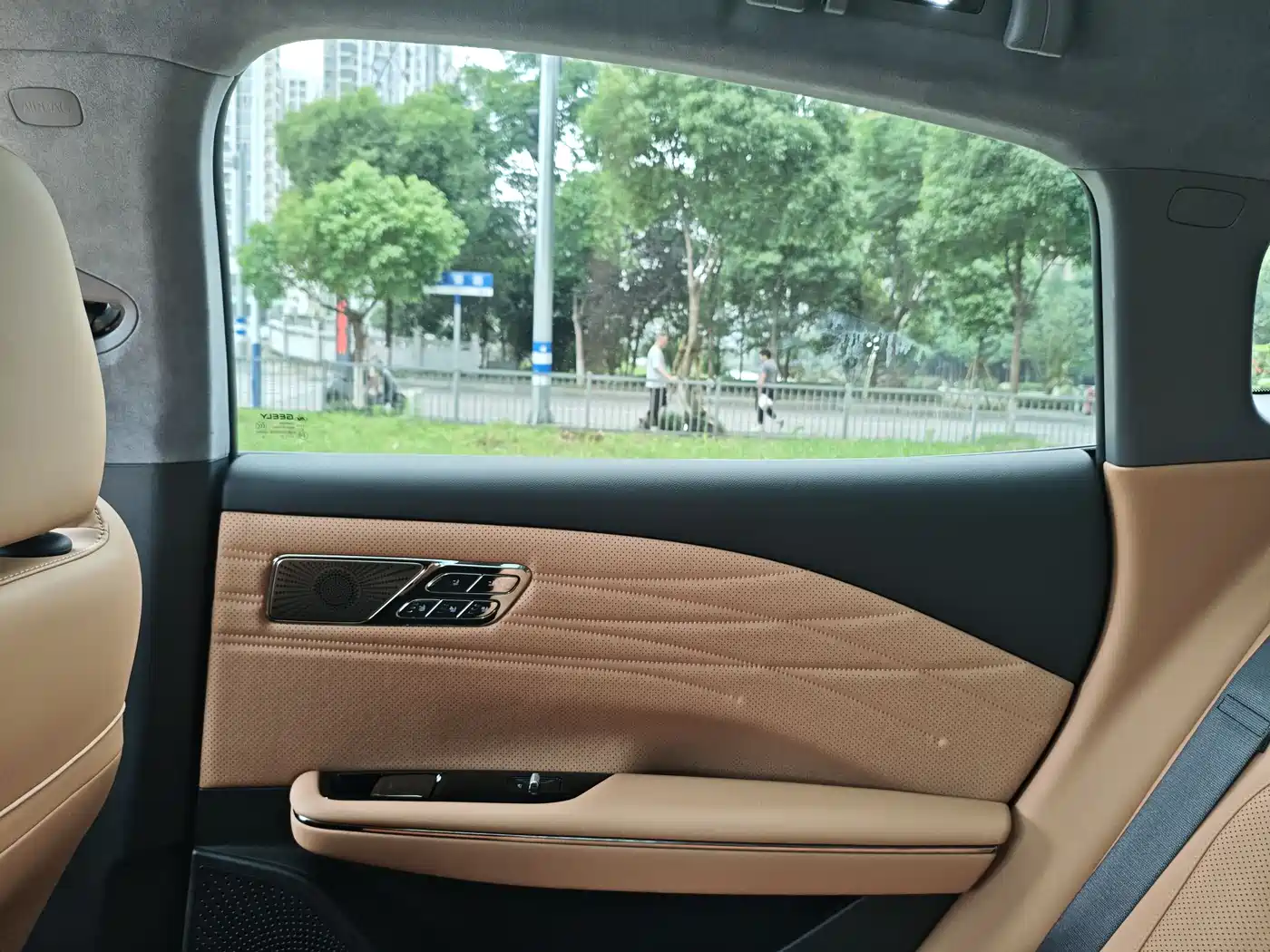 Geely Galaxy Galaxy Xingyao 8 2025 130km EM-P Starship Edition фото 23