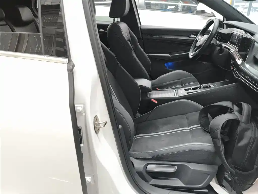Volkswagen Golf 2023 Facelift 280TSI DSG R-Line Lite фото 25