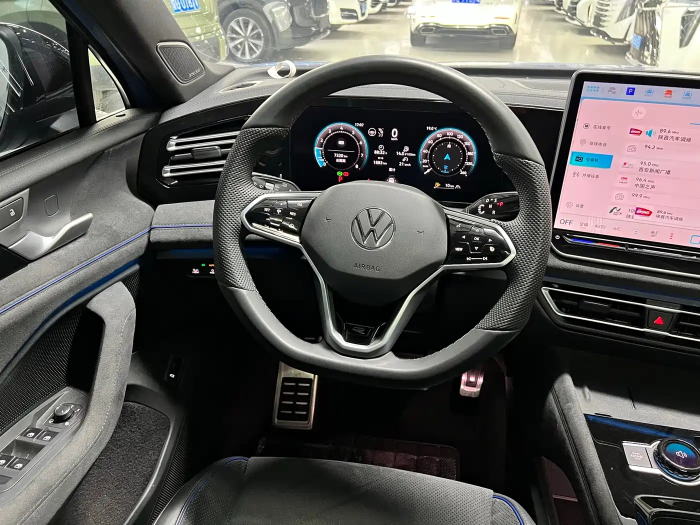 Volkswagen Tiguan L 2024 PRO 380TSI AWD R-Line Intelligent Leader Edition фото 13