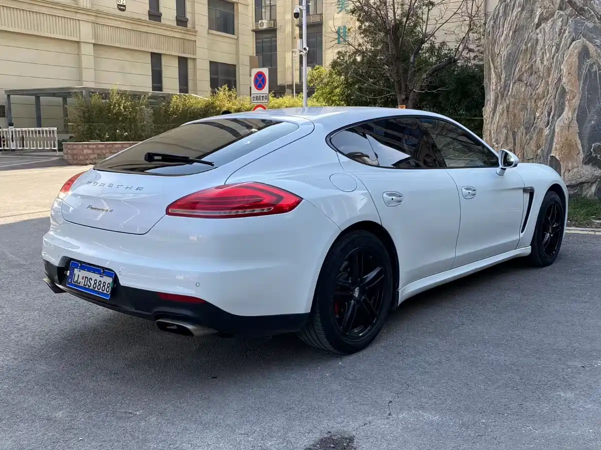 Porsche Panamera 2014 Panamera 4 3.0T фото 4