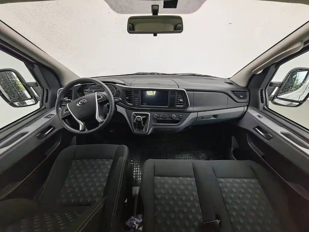SAIC Maxus Xintu V80 2025 2024 Model Year Aoyunton Value Edition 6MT Short Wheelbase Medium Roof 127Ps 5/6-Seater
