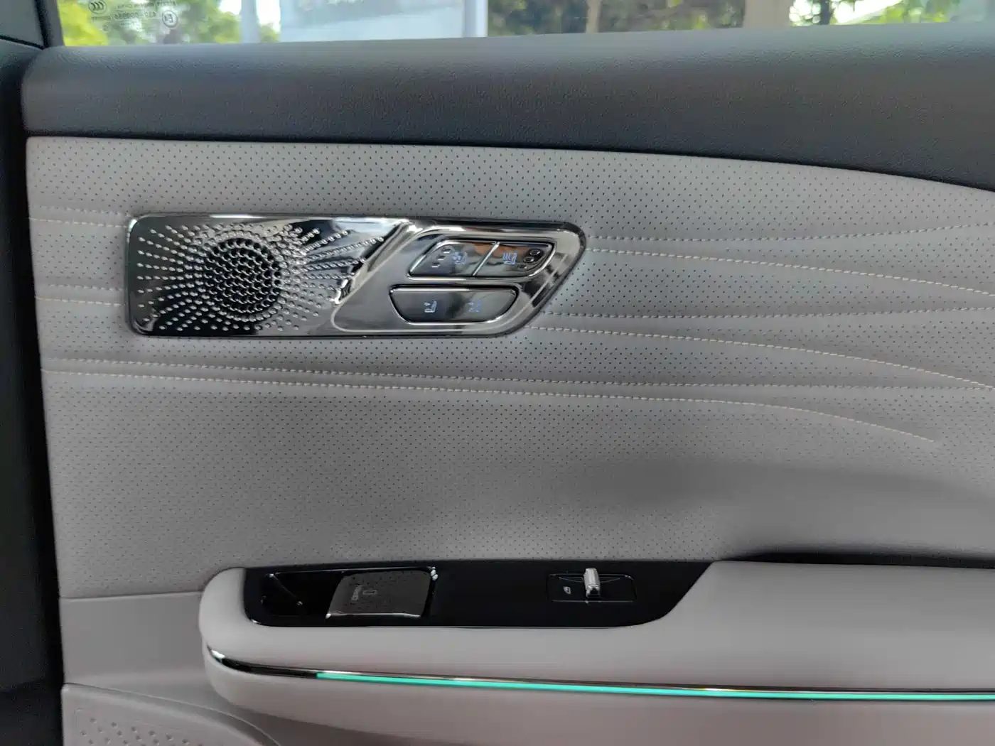 Geely Galaxy Galaxy Xingyao 8 2025 130km EM-i Premium Edition фото 25