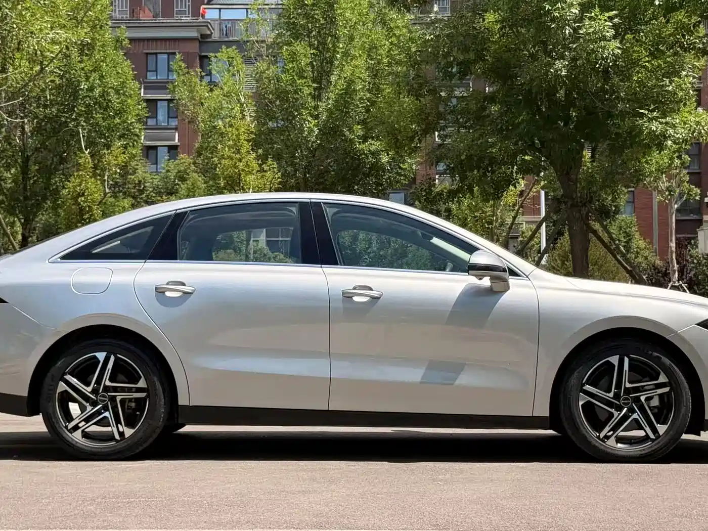Roewe D7 2023 2023 DMH 125km Flagship Edition