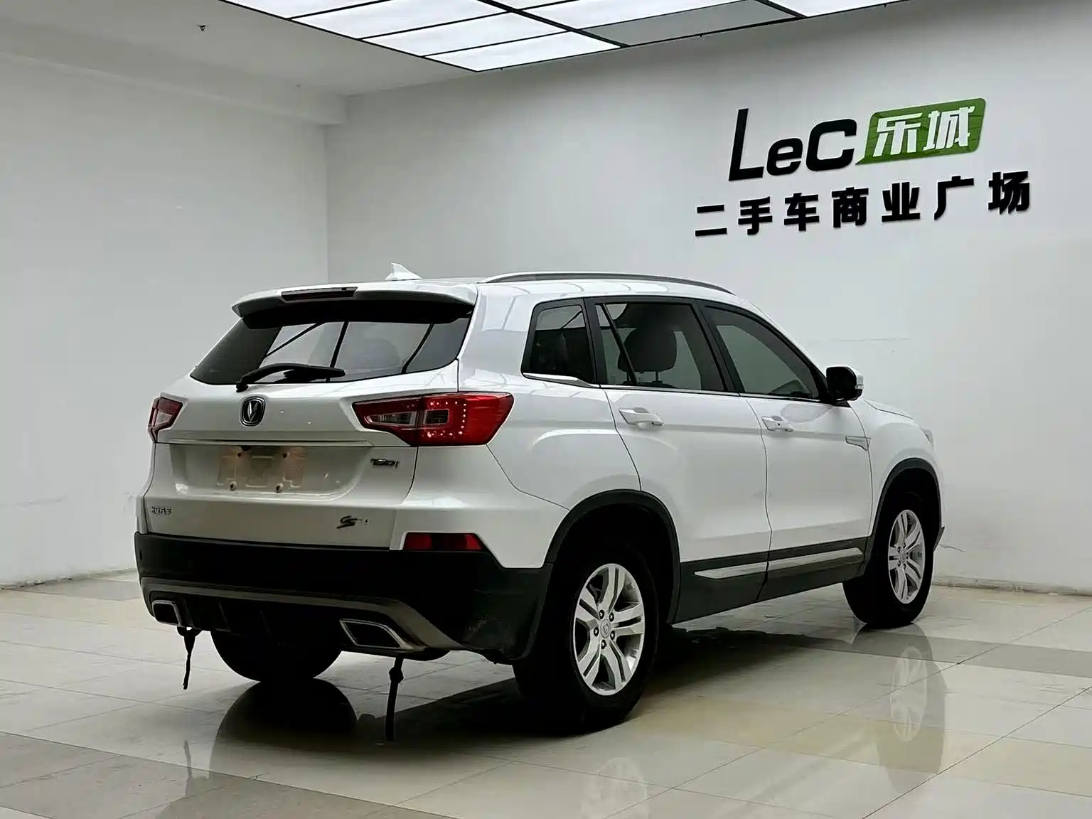 Фото 6 - Changan CS75