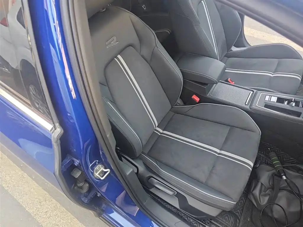 Volkswagen Golf 2021 280TSI DSG R-Line фото 25