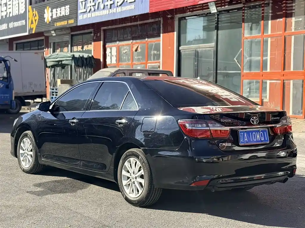 Toyota Camry 2015 2.0G Leading Edition фото 4