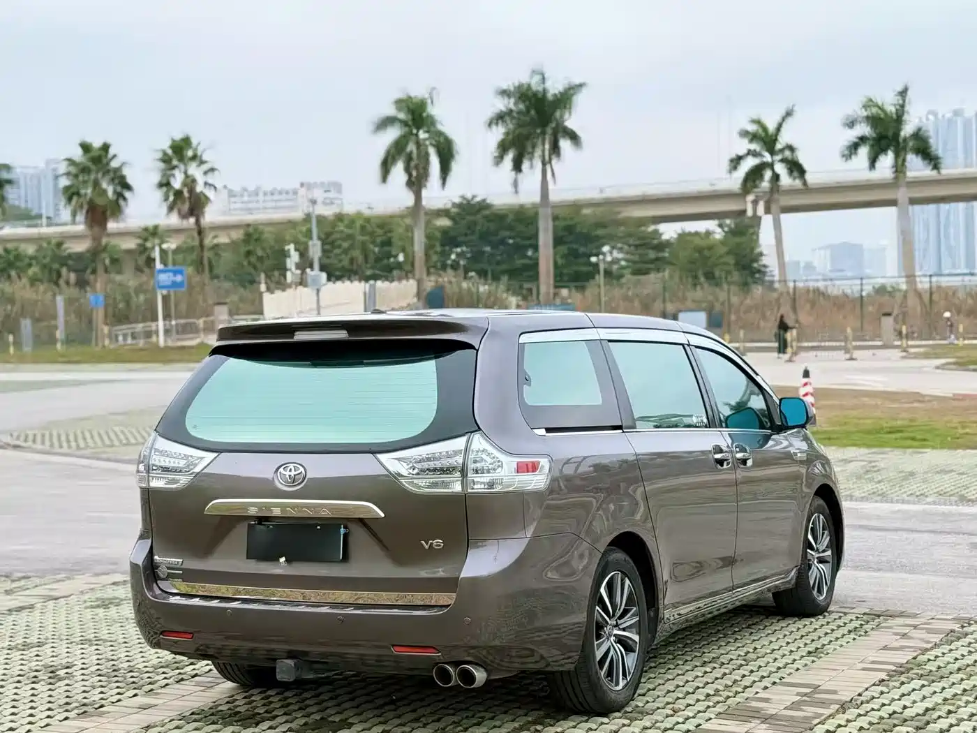Toyota Sienna 2011 3.5L 2WD Automatic фото 6