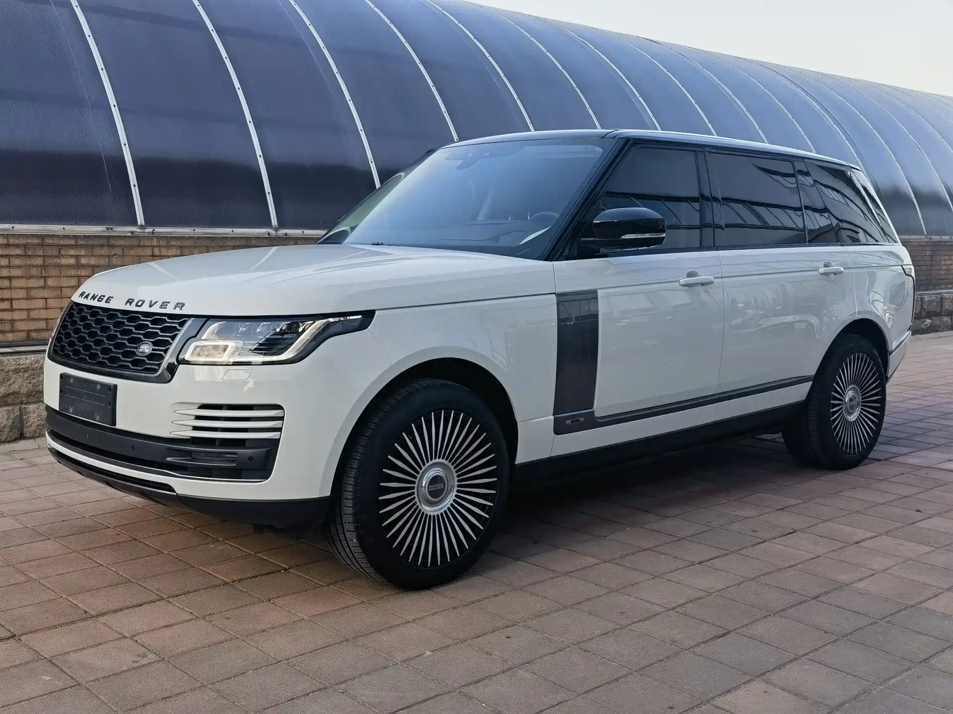 Фото 1 - Land Rover Range Rover