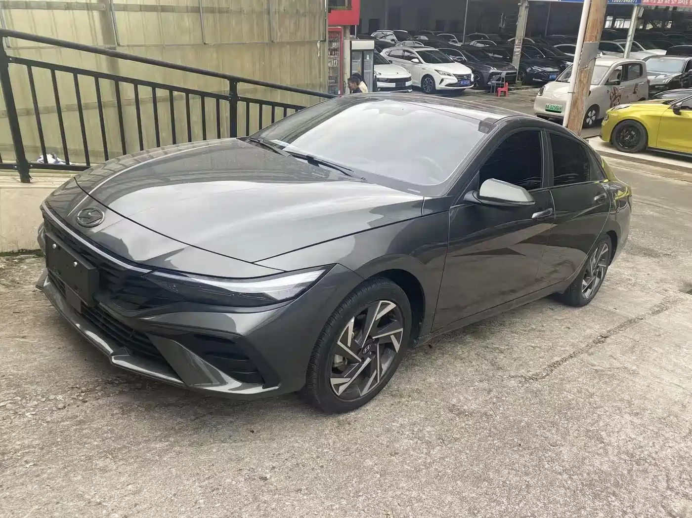 Hyundai Elantra 2023 1.5L CVT GLX Elite Edition фото 2