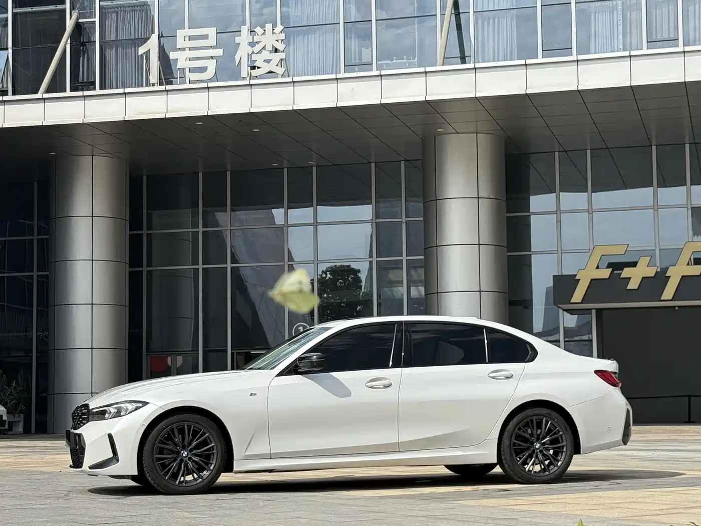 BMW 3 Series 2023 325Li M Sport Black Night Package фото 13
