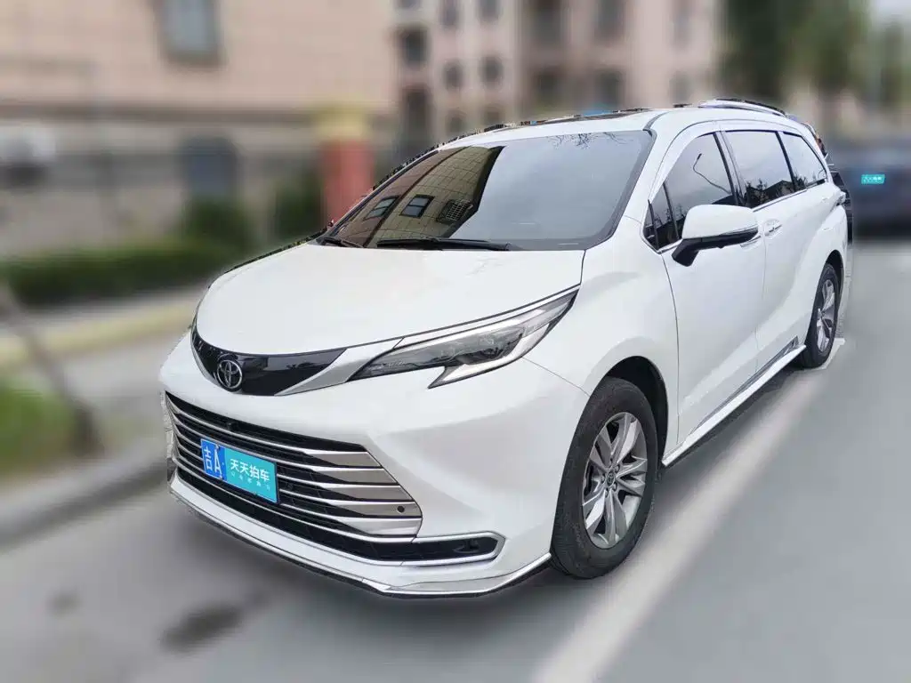 Toyota Sienna 2024 2.5L Hybrid AWD Luxury Edition