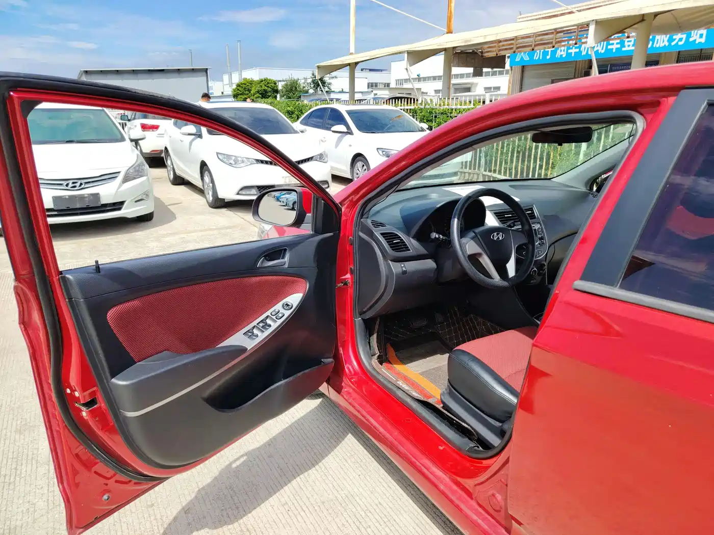 Hyundai Reina 2014 Model 1.4L Automatic GLX фото 4