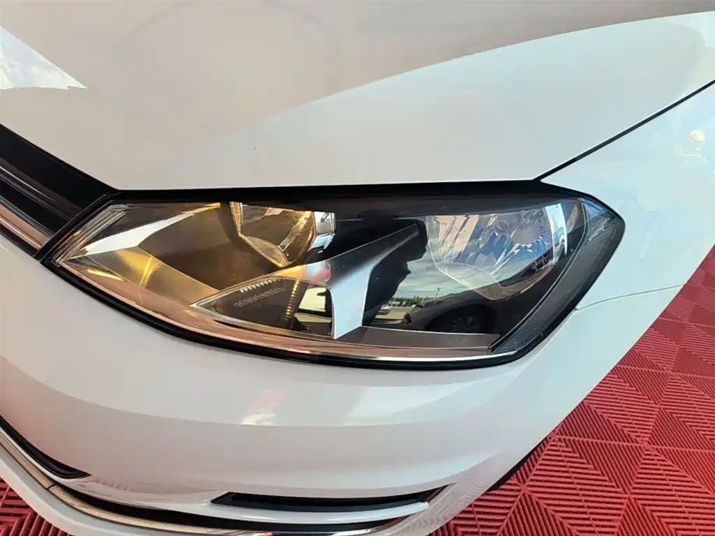 Volkswagen Golf 2016 230TSI Automatic Comfort фото 24