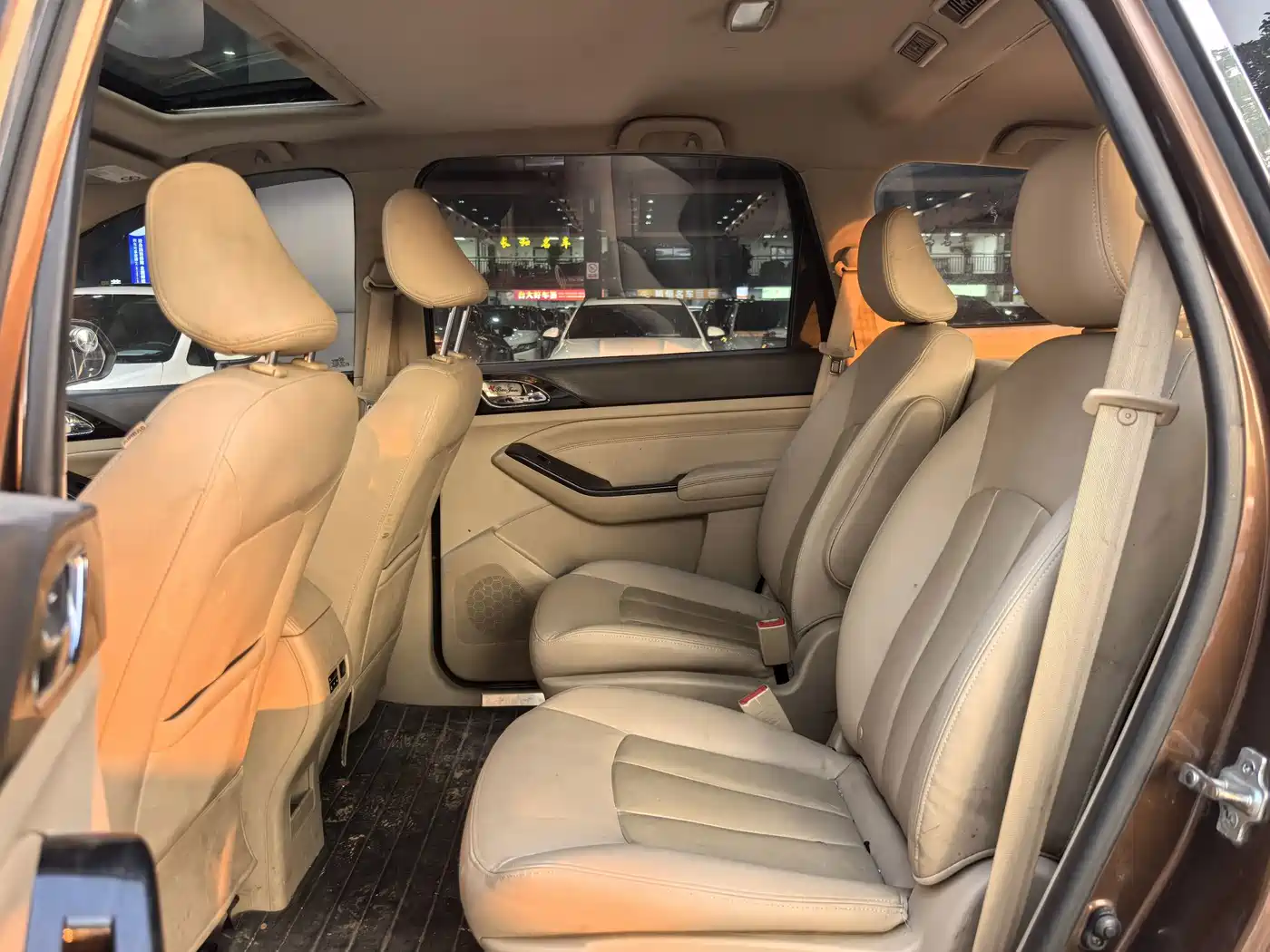 Baojun 730 2015 2015 1.8L Manual Luxury Navigation ESP Edition 7-seater