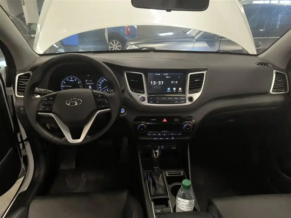Hyundai Tucson 2018 1.6T DCT 2WD 15th Anniversary Special Edition фото 6