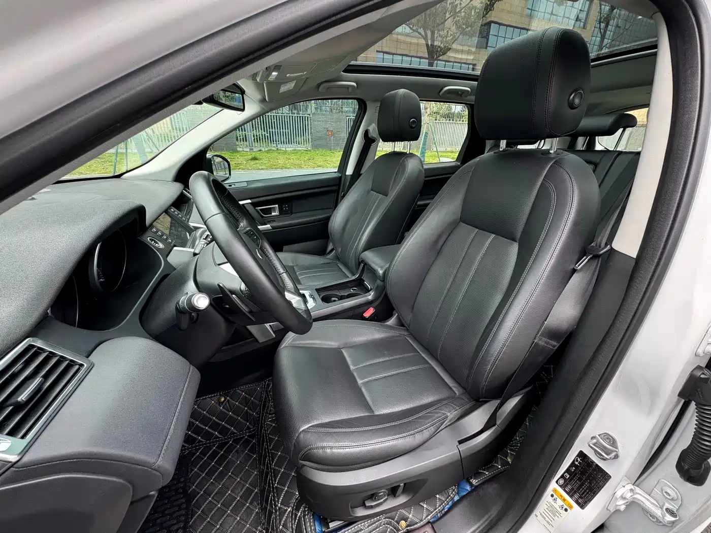 Land Rover Discovery Sport 2016 2.0T HSE фото 3