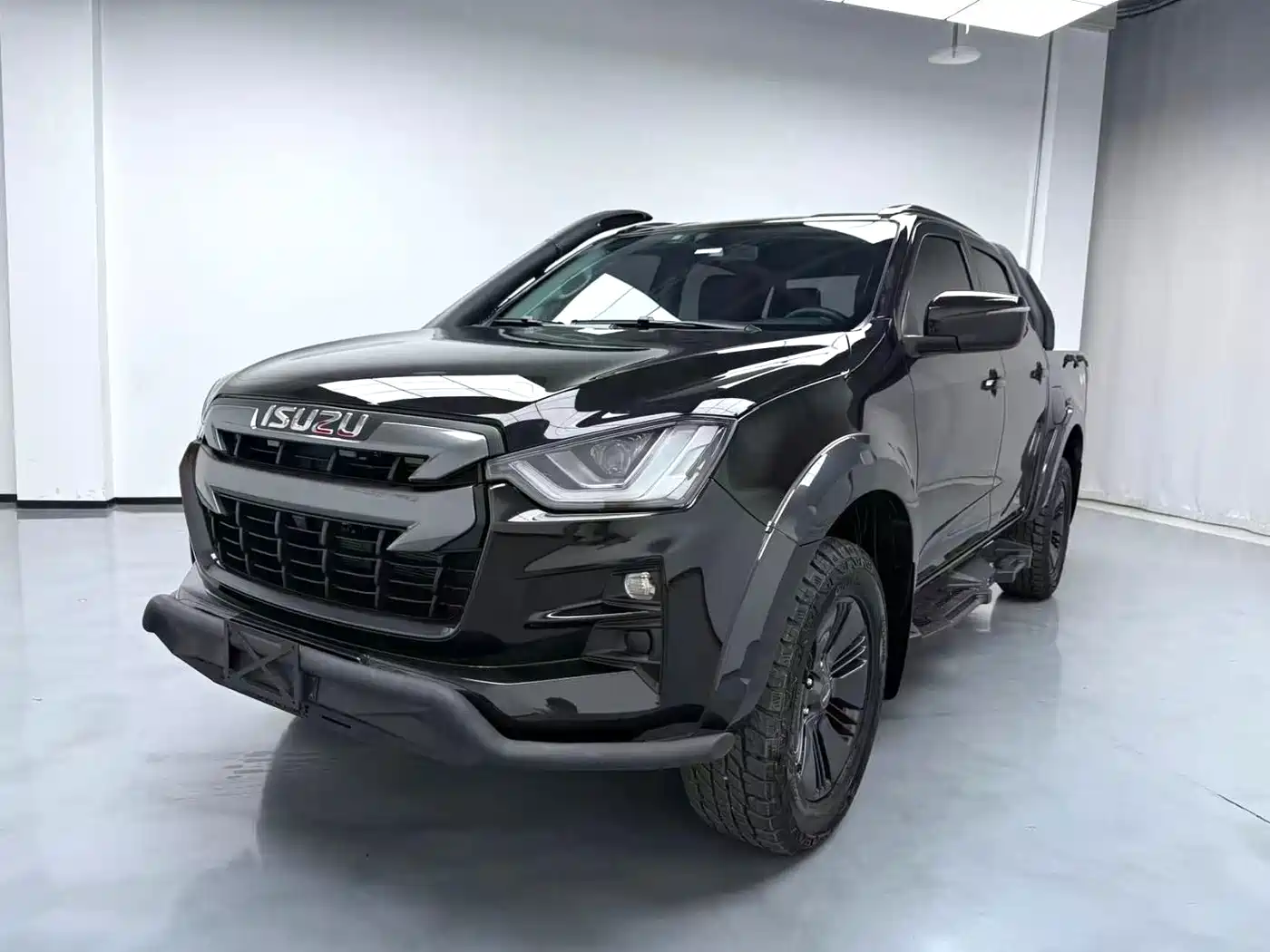 Isuzu Lingtuo 2025 2.5T Automatic 4WD Diesel Cross Edition