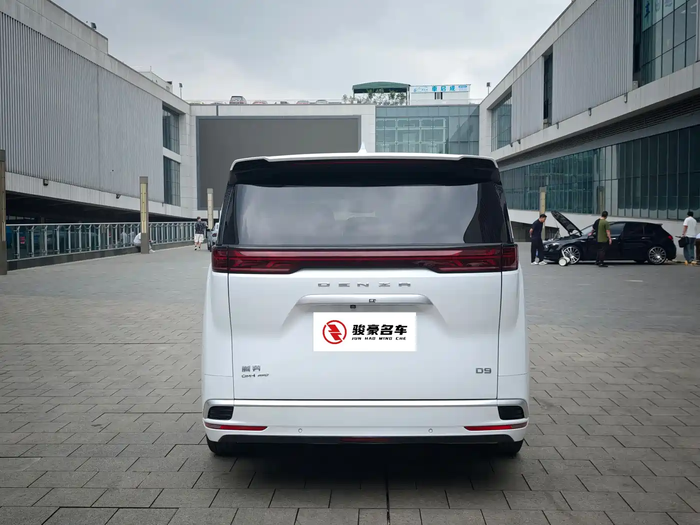 Denza D9 2022 DM-i 970 AWD Flagship фото 31