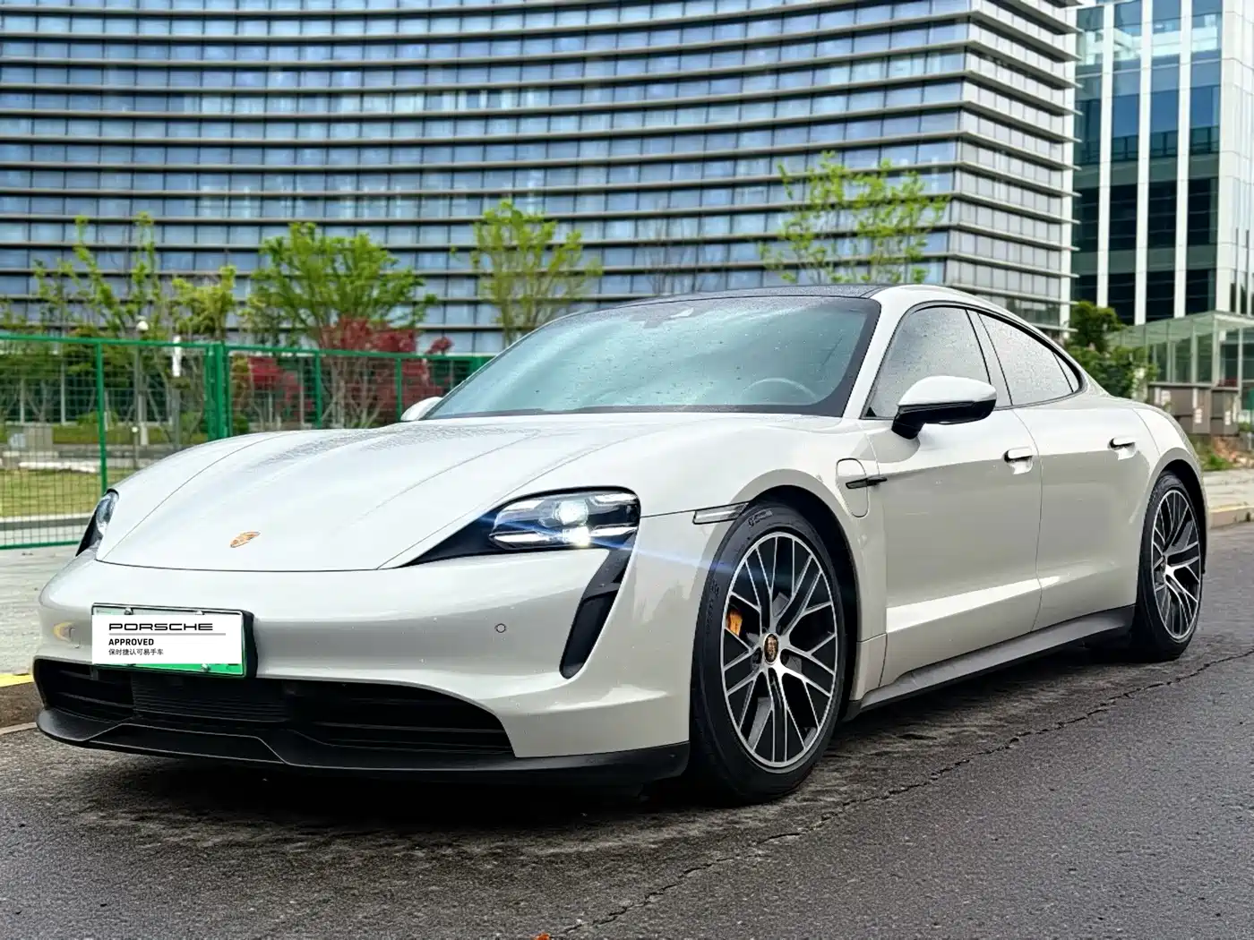 PORSCHE TAYCAN