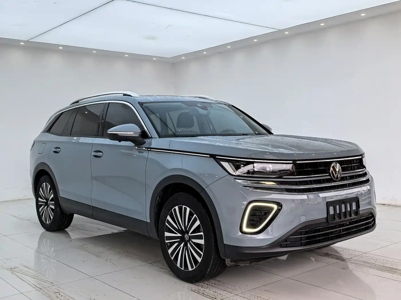 Volkswagen Talagon 2023 330TSI Luxury Touring Edition фото 3