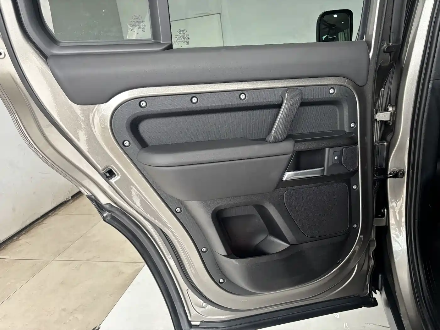 Land Rover Defender 2025 110 3.0T P400 X фото 23