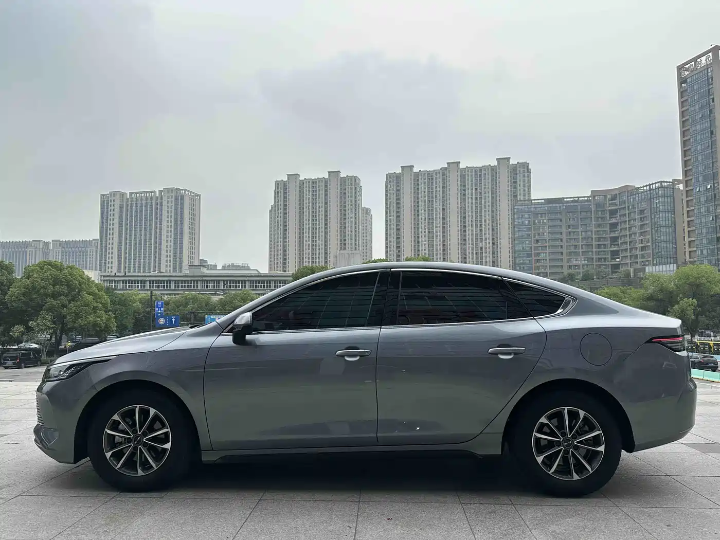 BYD Destroyer 05 2024 Glory Edition DM-i 55KM Luxury фото 3