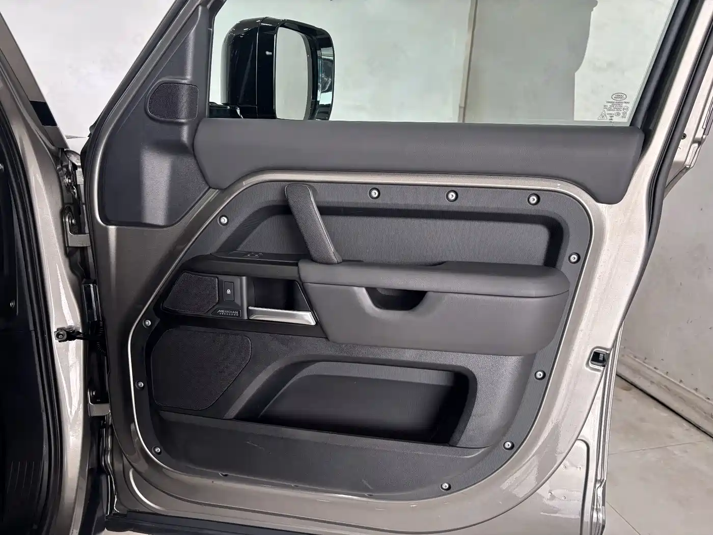 Land Rover Defender 2025 110 3.0T P400 X фото 27