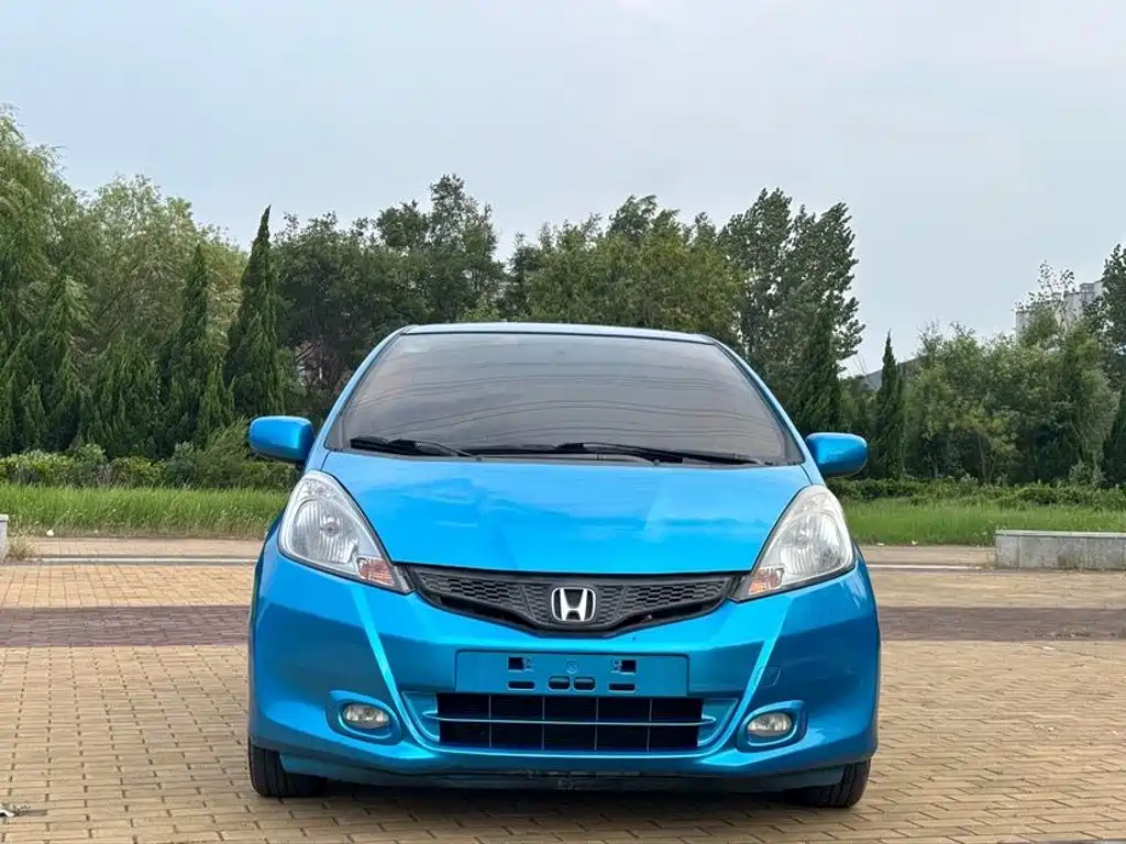 Фото 2 - Honda Fit